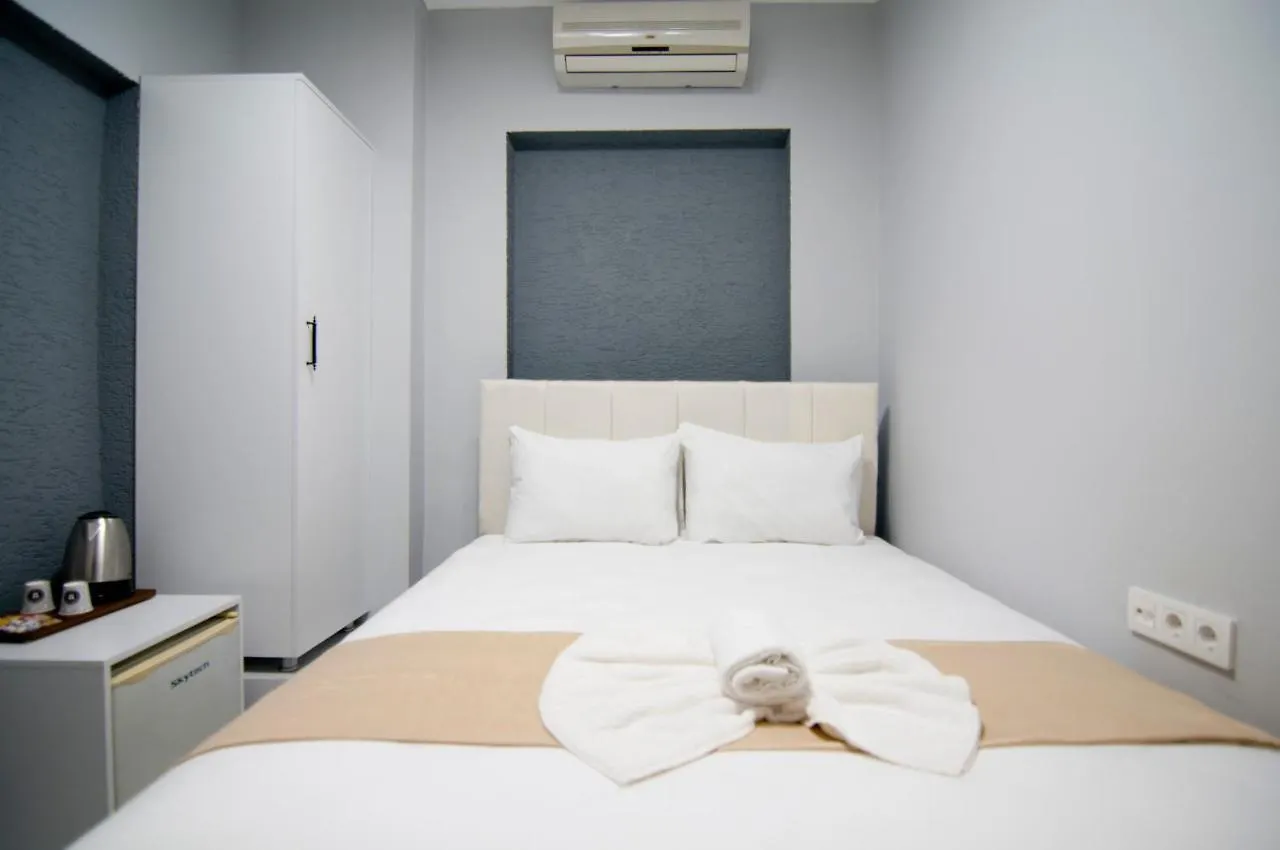 Istanbul Palace Hotel 3*,