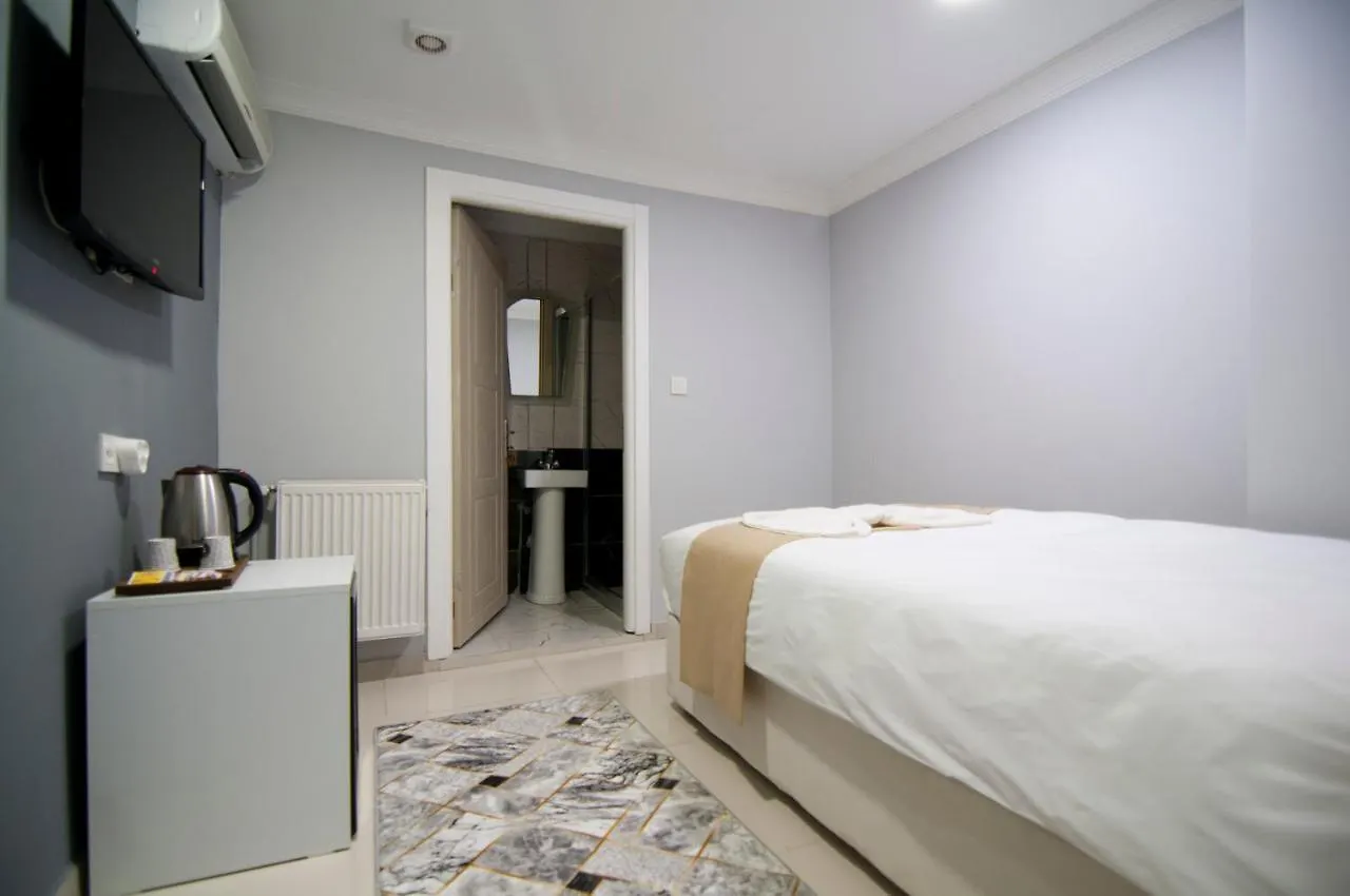 Istanbul Palace Hotel 3*,