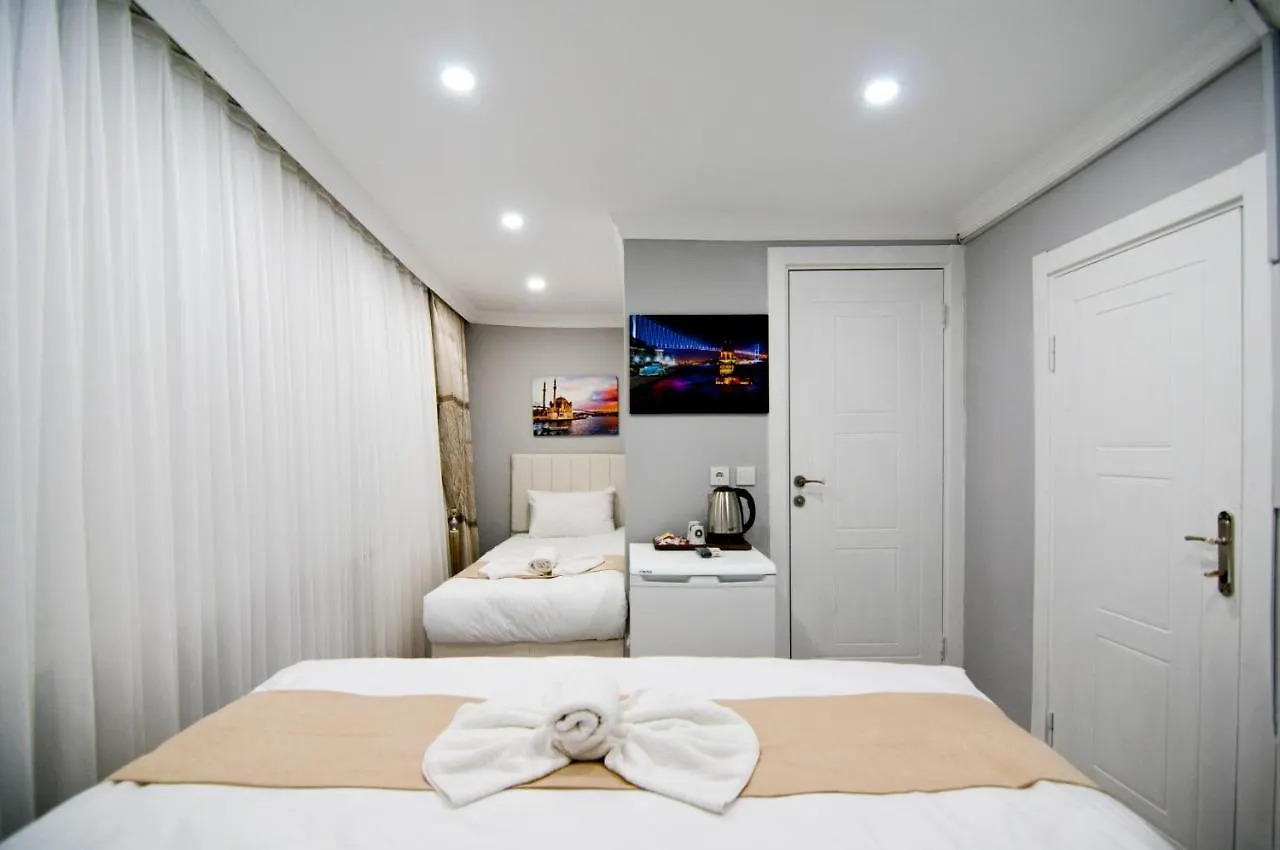 Istanbul Palace Hotel 3*,