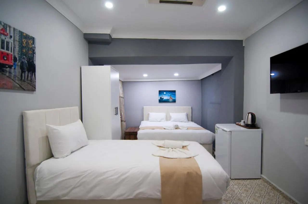 Istanbul Palace Hotel 3*,