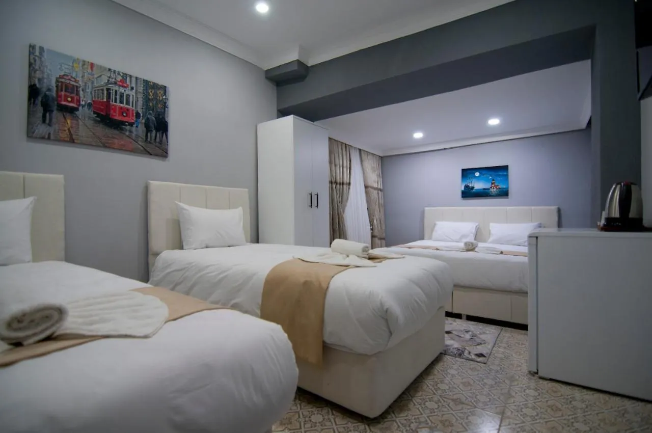 Istanbul Palace Hotel 3*,