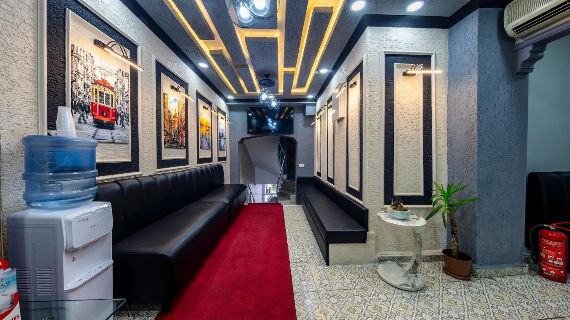 Istanbul Palace Hotel 3*,